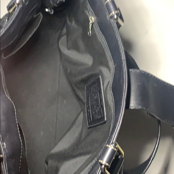 Coach - signature C Hampton Shoulder Bag - Picture 2 of 3